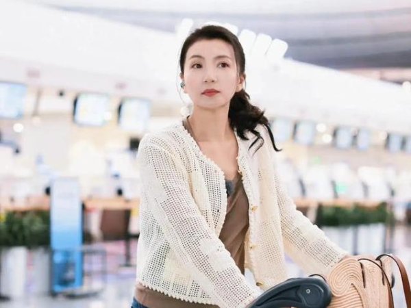 360配资网 陈好综艺遇闹心队友，30岁嫁富豪，婚姻却幸福美满