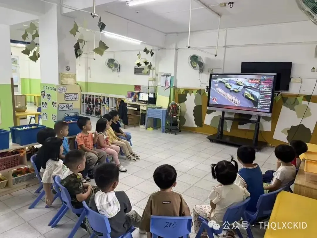 上上通 童心观阅兵，共筑爱国梦